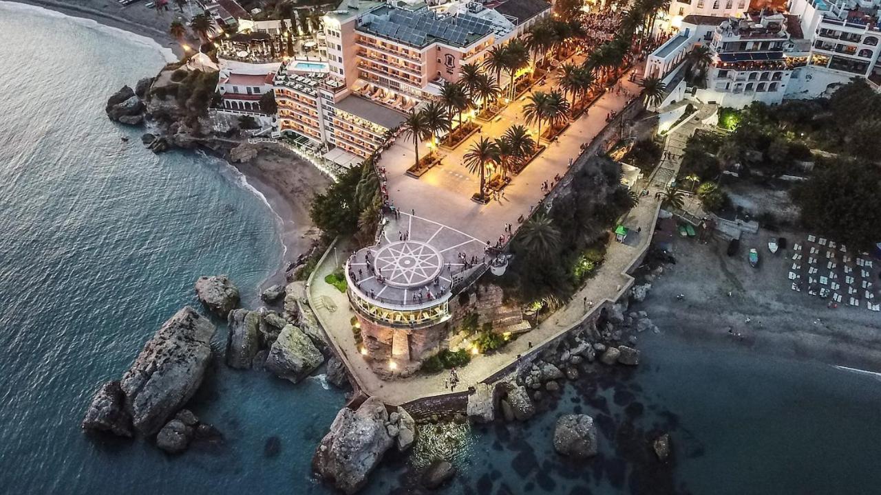 Beach Villa ,Nerja, Seaview, Pool, 3 Bedrooms, Huge Terrace And Garden 외부 사진